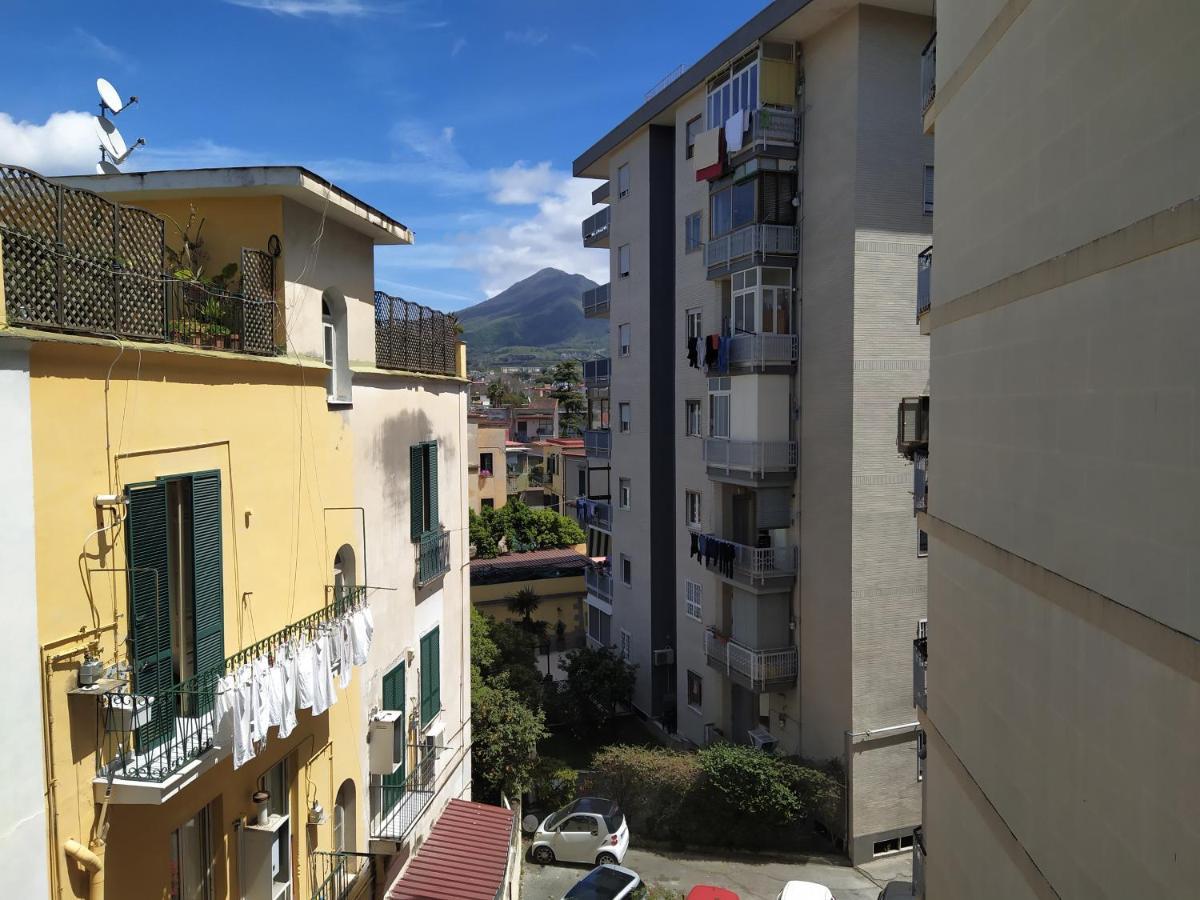 Vesuvio Corner - Spacious And Colorful Apartment In San Giorgio, Very Close To Napoli, Ideal For Families And Groups, Close To Pompeii, Sorrento... San Giorgio a Cremano Exterior photo